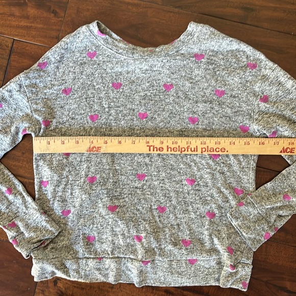 GAP | girls long sleeved shirt sweater gray marled with pink heart print - Picture 4 of 10
